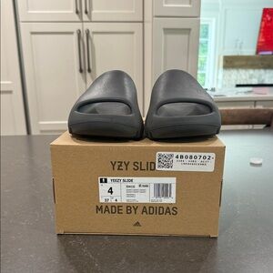 Yeezy Kids Slippers in Black